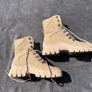 🔥 GUESS Size 6.5 Women’s Hearly Lug Sole Hiking Boots